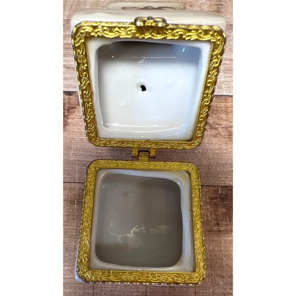 Porcelain Praying Angel Trinket Box With Gold Accents Hinged - Picture 3 of 5